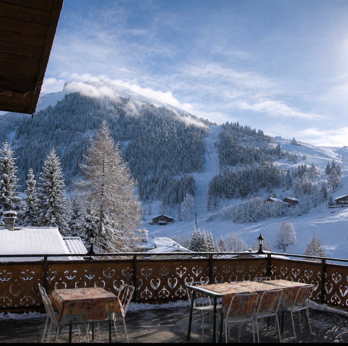 Terrasse panoramique de l'Hôtel Borderan avec vue sur les Aravis
